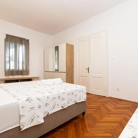 Garina Ii Apartman *