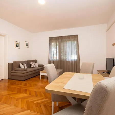 Appartamento Garina Ii *